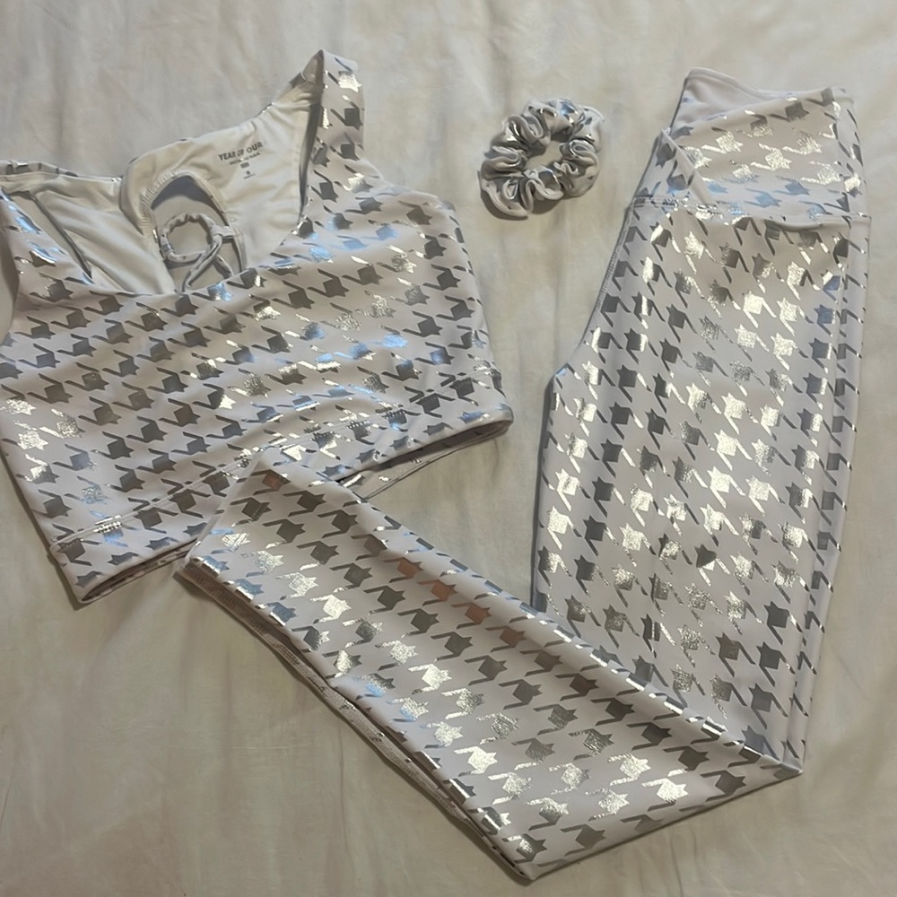Year Of Ours set LIKE NEW !! Top Size Small / Leggings Size XS
